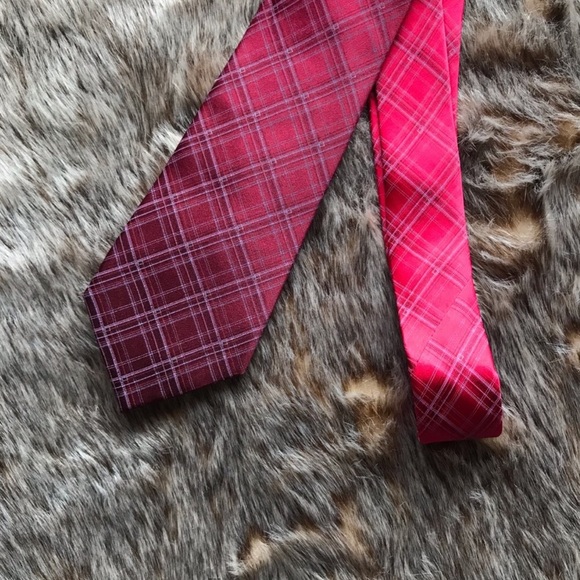 Crimson Ombré Necktie | Marc Anthony - Picture 3 of 3